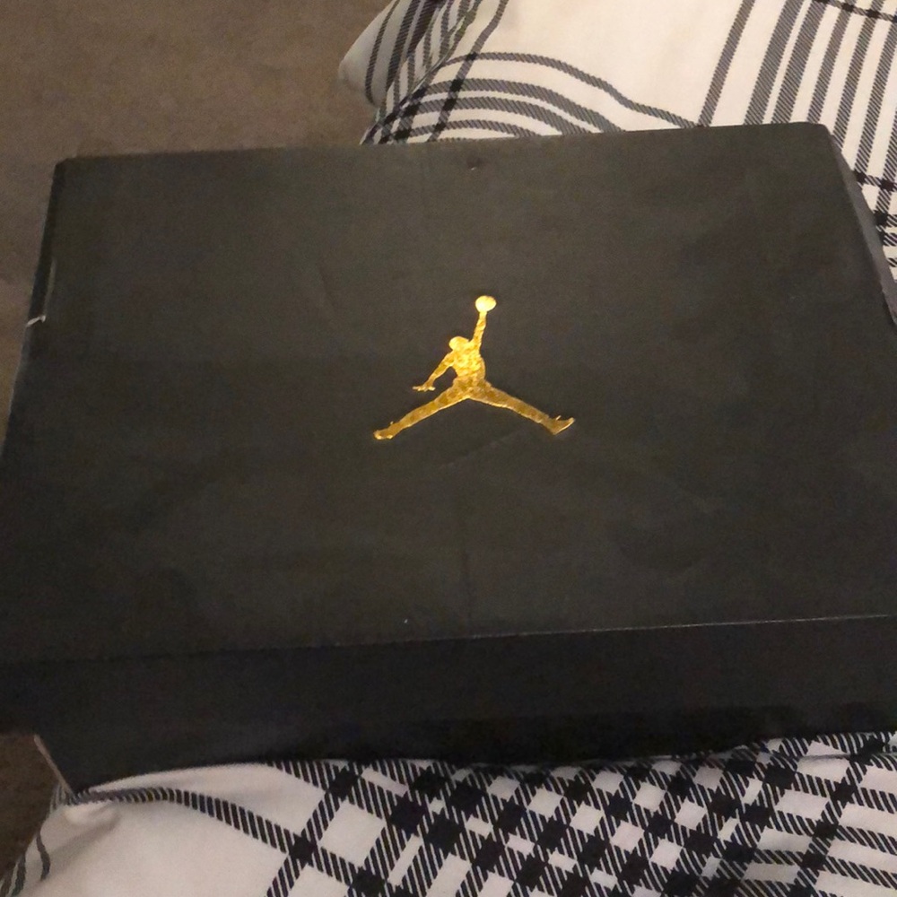 Air Jordan one mid SE size 7 youth taxi